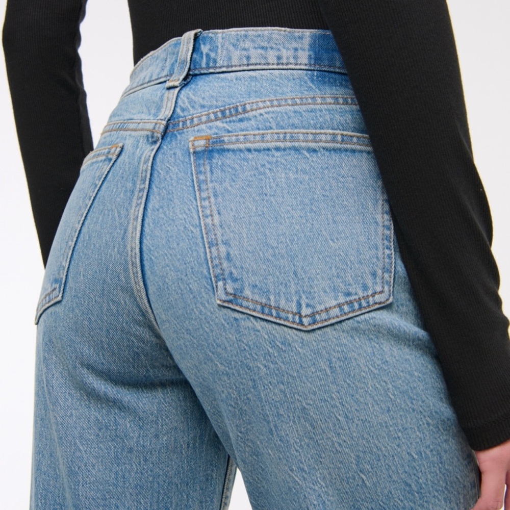 Mid Rise 90s Straight Jean - Picture 4 of 5